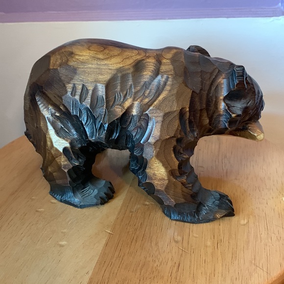 Japanese Fine Old Hand-Carved Cedar Wood Bear Higuma Grasping Salmon - Picture 3 of 8